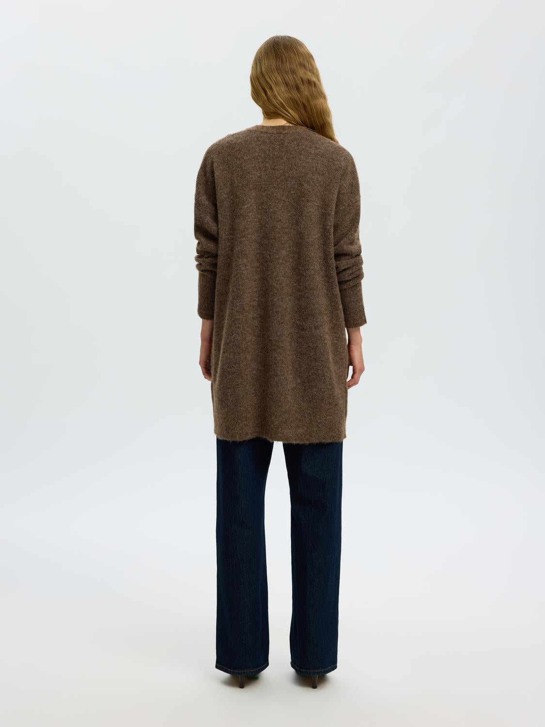 model_shot-back